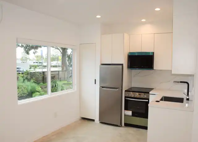 Property at 2041 Cloverfield Blvd Unit 8, Santa Monica, CA, 90404, 1 bed, 1 bath, [object Object]