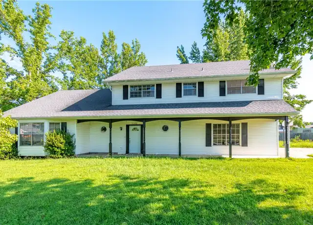 Property at 5168 E Blue Orchard St, Fayetteville, AR, 72701, 4 beds, 2 baths, [object Object]