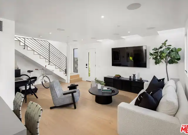 Property at 1805 Penmar Ave, Venice, CA, 90291, 1 bed, 1.5 baths, [object Object]