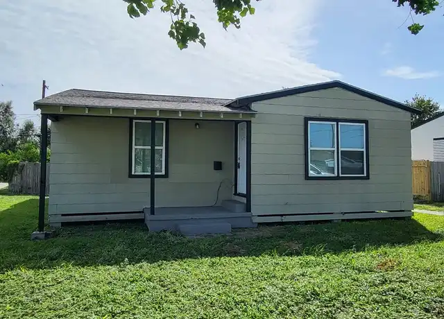 Property at 3057 S Staples St, Corpus Christi, TX, 78404, 3 beds, 1 bath, [object Object]
