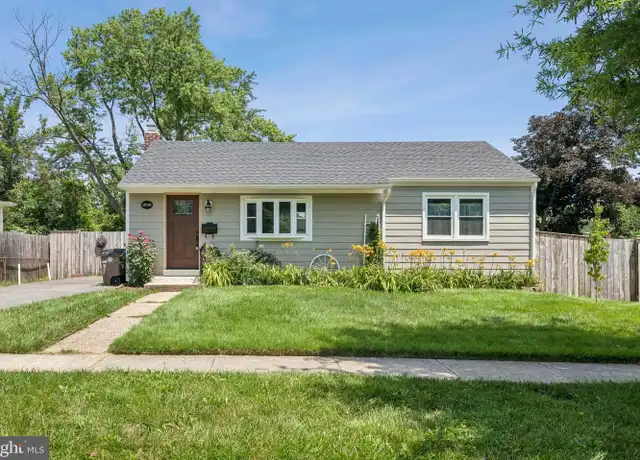 Property at 1006 Gilbert Rd, Rockville, MD, 20851, 3 beds, 2 baths, [object Object]