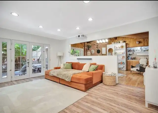 Property at 6556 Greenbush Ave, Van Nuys, CA, 91401, 3 beds, 1.5 baths, [object Object]