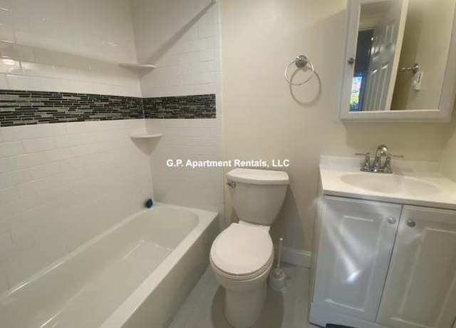 Photo of 447 Pleasant St, Melrose, MA 02176
