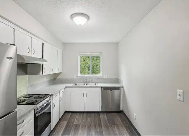 Property at Broadway Ridge Apartments - 6829 N Broadway, Gladstone, MO, 64118, 2 beds, 1.5 baths, [object Object]