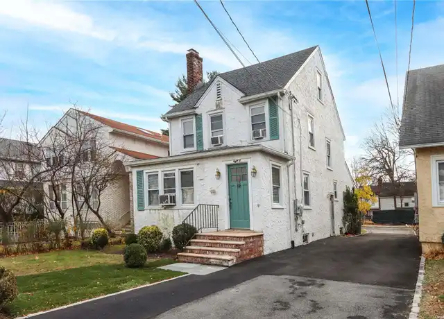 Property at 8 Franklin Pl, Great Neck, NY, 11023, 4 beds, 2.5 baths, [object Object]
