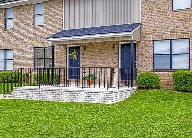 Property at Deer Wood - 560 E Main St, Statesboro, GA, 30461, 1-2 bed, 1-1.5 bath, Contact for Price