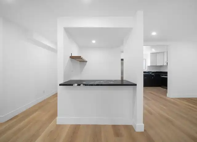 Property at 605 San Vicente #202 - 605 San Vicente Blvd, Santa Monica, CA, 90402, 1 bed, 1 bath, [object Object]