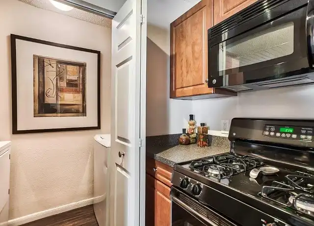 Property at Middletown Brooke Apartments - 100 Town Brooke, Middletown, CT, 06457, 1-2 bed, 1-2 bath, [object Object]