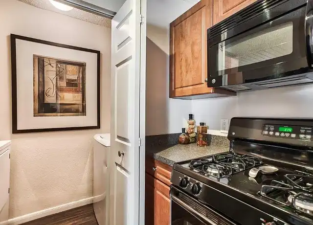 Property at Middletown Brooke Apartments - 100 Town Brooke, Middletown, CT, 06457, 1 bed, 1 bath, [object Object]