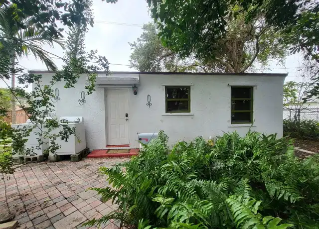 Property at 243 SW 12th St, Dania, FL, 33004, 1 bed, 1 bath, [object Object]