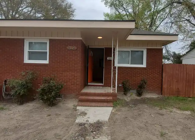 Property at 824 E Orange St, Fayetteville, NC, 28301, 2 beds, 1 bath, [object Object]