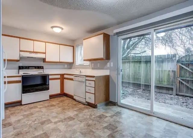 Property at 8332 SW 21st Ave Unit 6, Portland, OR, 97219, 2 beds, 1 bath, [object Object]