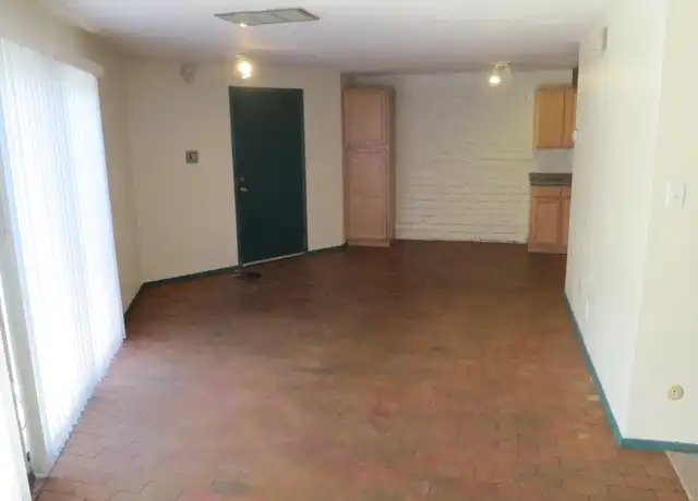 Property at 1208 Candelaria Rd NW Unit E2, Albuquerque, NM, 87107, 1 bed, 1 bath, [object Object]