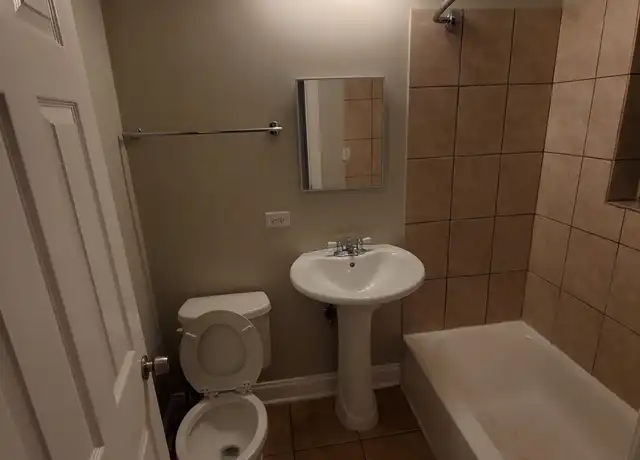 Property at 7546 S Saginaw Ave Unit 7546-GRN-E, Chicago, IL, 60649, 1 bed, 1 bath, [object Object]