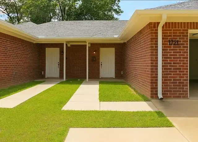 Property at 1721 Division St, Commerce, TX, 75428, 3 beds, 3 baths, [object Object]