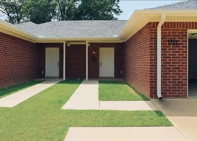 Property at 1721 Division St, Commerce, TX, 75428, 3 beds, 3 baths, [object Object]