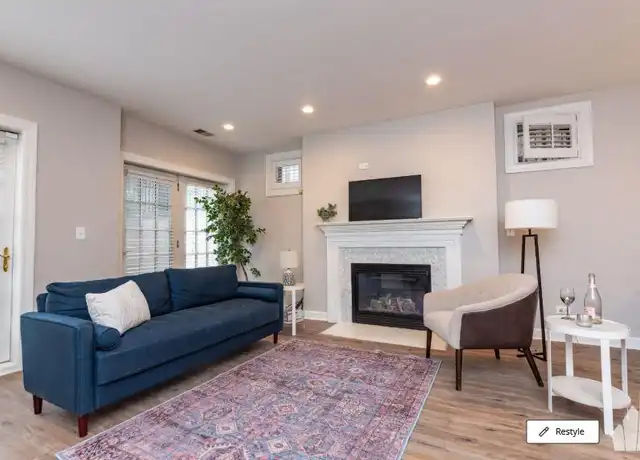 Property at 618 W Oakdale Ave, Chicago, IL, 60657, 2 beds, 2 baths, [object Object]