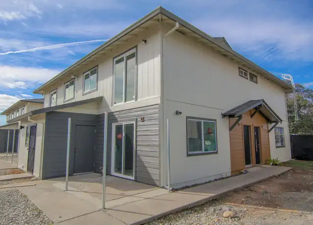Property at 150 Masonic Ave Unit 2, Redding, CA, 96003, 2 beds, 1.5 baths, [object Object]