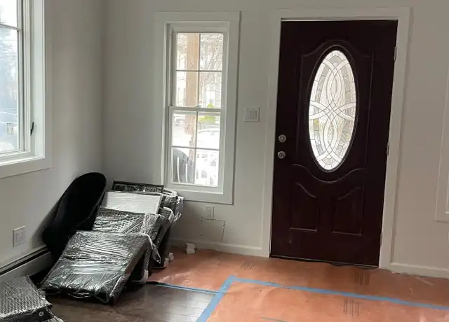 Property at 31 Carmel St Unit 1, New Haven, CT, 06511, 2 beds, 1 bath, [object Object]