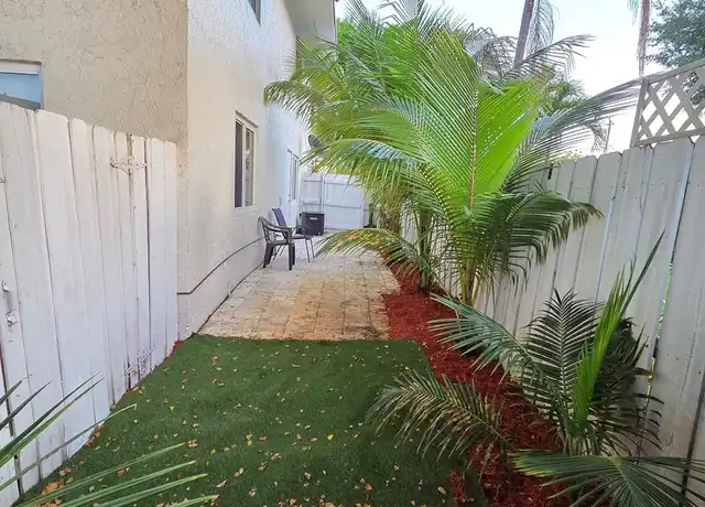 Property at 1099 NE 32nd St Unit 6, Oakland Park, FL, 33334, 2 beds, 2 baths, [object Object]