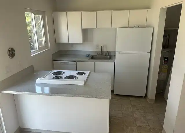 Property at Alderbrook Apartments - 13070 SW Ash Ave, Portland, OR, 97223, 2 beds, 1 bath, [object Object]