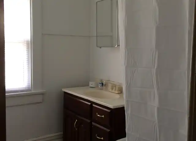 Property at 1406 W 3rd St, Waterloo, IA, 50701, 2 beds, 1 bath, [object Object]