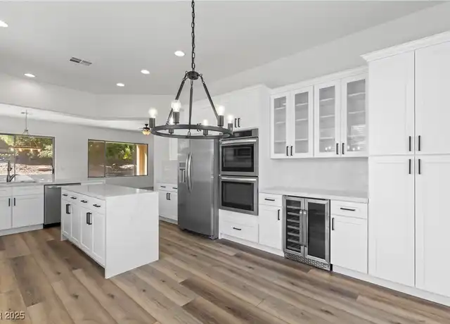 Property at 21 Douglas Grove Rd, Henderson, NV, 89052, 3 beds, 2 baths, [object Object]