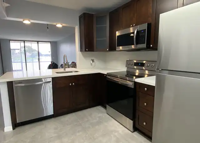 Property at 11340 Taft St #11340, Pembroke Pines, FL, 33026, 2 beds, 2 baths, [object Object]
