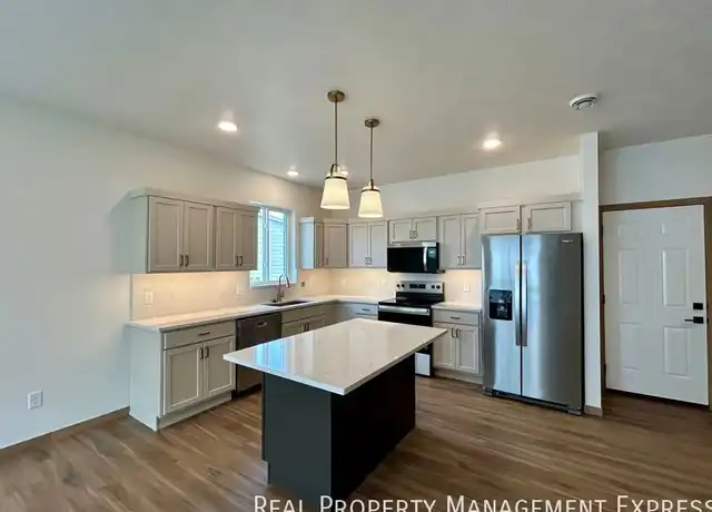 Property at 3515 S Broek Dr, Sioux Falls, SD, 57106, 3 beds, 2 baths, [object Object]