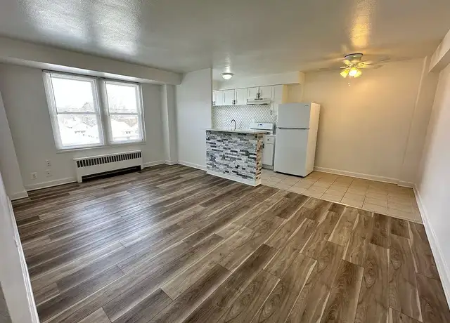 Photo of 929 N Main St, Rockford, IL 61103