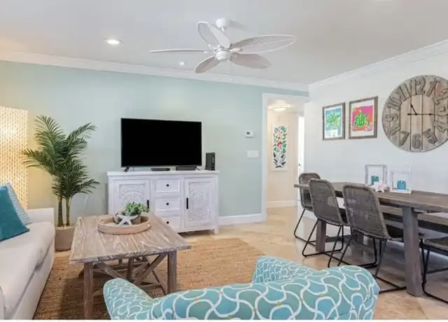 Property at 810 97th Ave N, Naples, FL, 34108, 3 beds, 3 baths, [object Object]