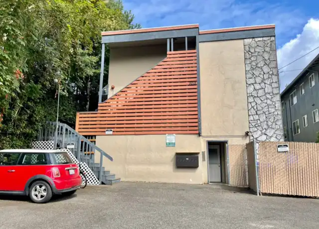 Property at 3215 SE Alder Ct Unit 01, Portland, OR, 97214, 2 beds, 1 bath, [object Object]