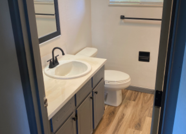 Photo of 1800 River Loop 1 Unit 2, Eugene, OR 97404