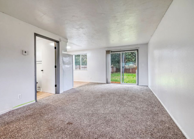 Photo of 1800 River Loop 1 Unit 2, Eugene, OR 97404
