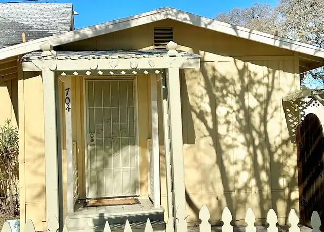 Property at 704 Vine St Unit B, Paso Robles, CA, 93446, 1 bed, 1 bath, [object Object]