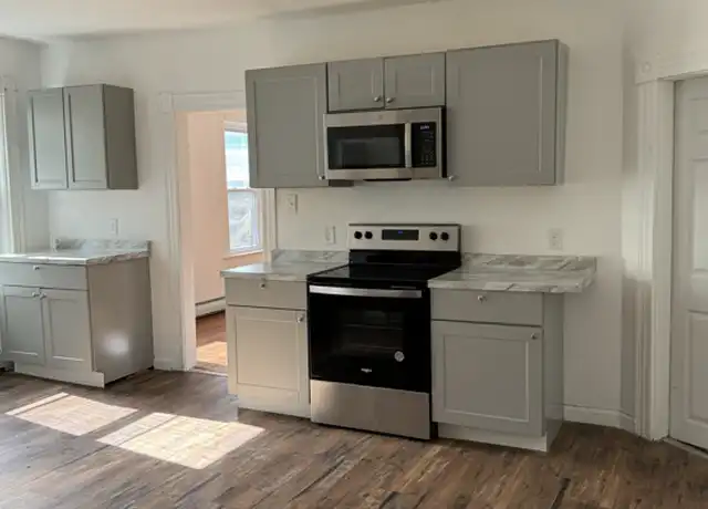 Property at 75 Oak St Unit 2, Gardner, MA, 01440, 3 beds, 1 bath, [object Object]