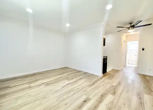 Property at 14026 Oxnard St Unit 37, Van Nuys, CA, 91401, 1 bed, 1 bath, [object Object]