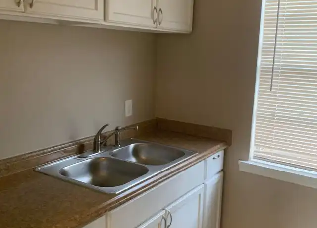 Property at 1540 20th St N, Birmingham, AL, 35234, 2 beds, 1 bath, [object Object]