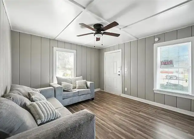 Property at 1607 E Hattie St, Fort Worth, TX, 76104, 1 bed, 1 bath, [object Object]