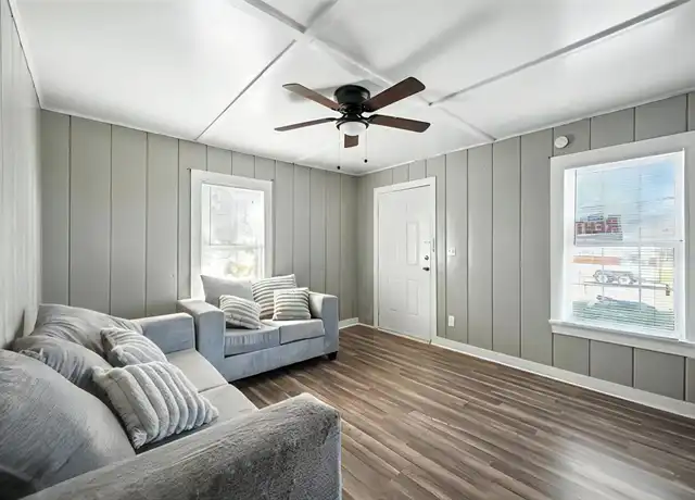 Property at 1607 E Hattie St, Fort Worth, TX, 76104, 1 bed, 1 bath, [object Object]