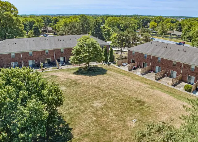 Photo of 491 White House North Dr, Greenwood, IN 46143