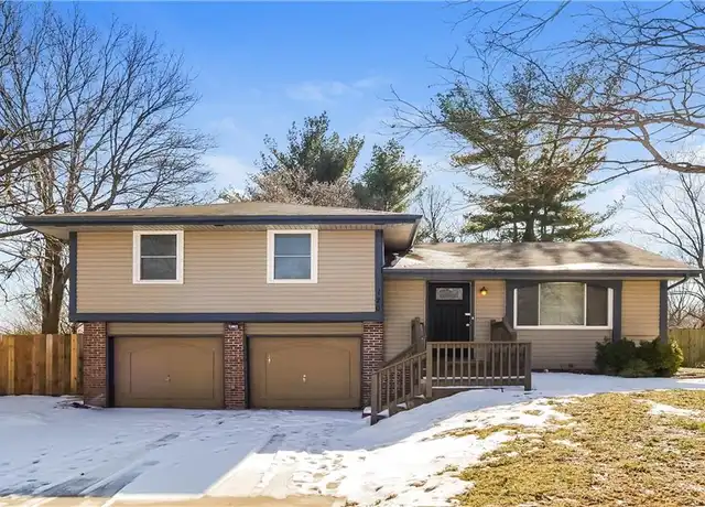Property at 120 SW Gladstone Dr, Blue Springs, MO, 64014, 3 beds, 1.5 baths, [object Object]