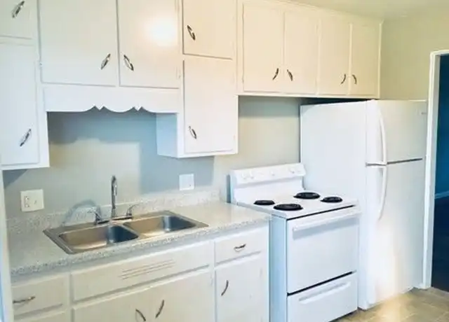Property at 1006 Forest Ct Unit B02 1020 07, Rosedale, KS, 66103, 2 beds, 1 bath, [object Object]