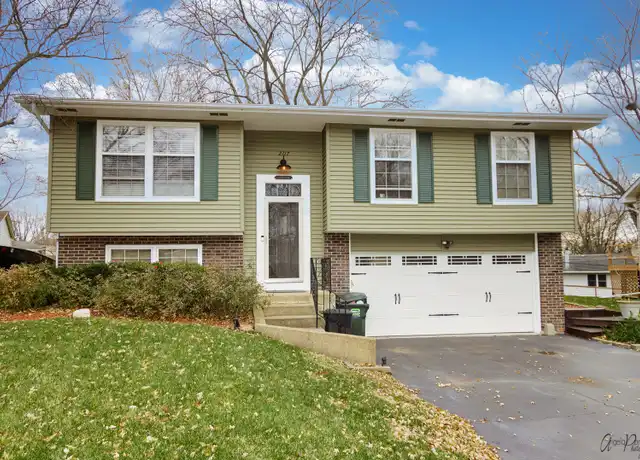 Property at 2117 Witchwood Ln, Lindenhurst, IL, 60046, 4 beds, 2 baths, [object Object]