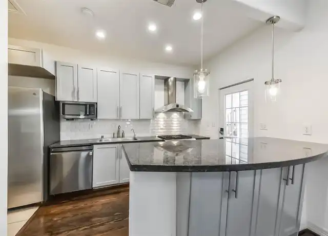 Property at 1401 Holly St, Houston, TX, 77007, 2 beds, 2 baths, [object Object]