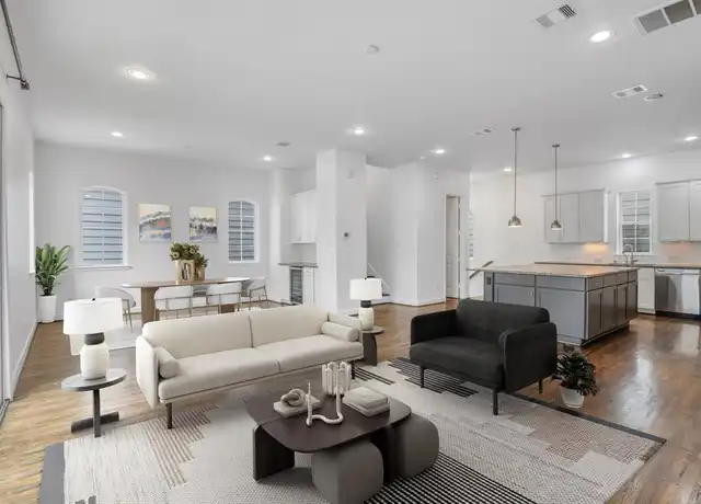 Property at 5521 Petty St, Houston, TX, 77007, 3 beds, 3.5 baths, [object Object]