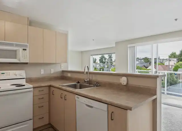 Property at 5200 Roosevelt Way NE Unit 405, Seattle, WA, 98105, 1 bed, 1 bath, [object Object]
