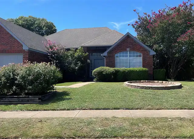 Property at 320 Pebblebrook Ln, Glenn Heights, TX, 75154, 3 beds, 3 baths, [object Object]