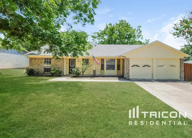 Property at 9941 Farmington Dr, Benbrook, TX, 76126, 3 beds, 2 baths, [object Object]