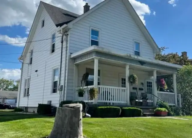 Property at 16045 Main St Unit Upper, Menomonee Falls, WI, 53051, 3 beds, 1 bath, [object Object]